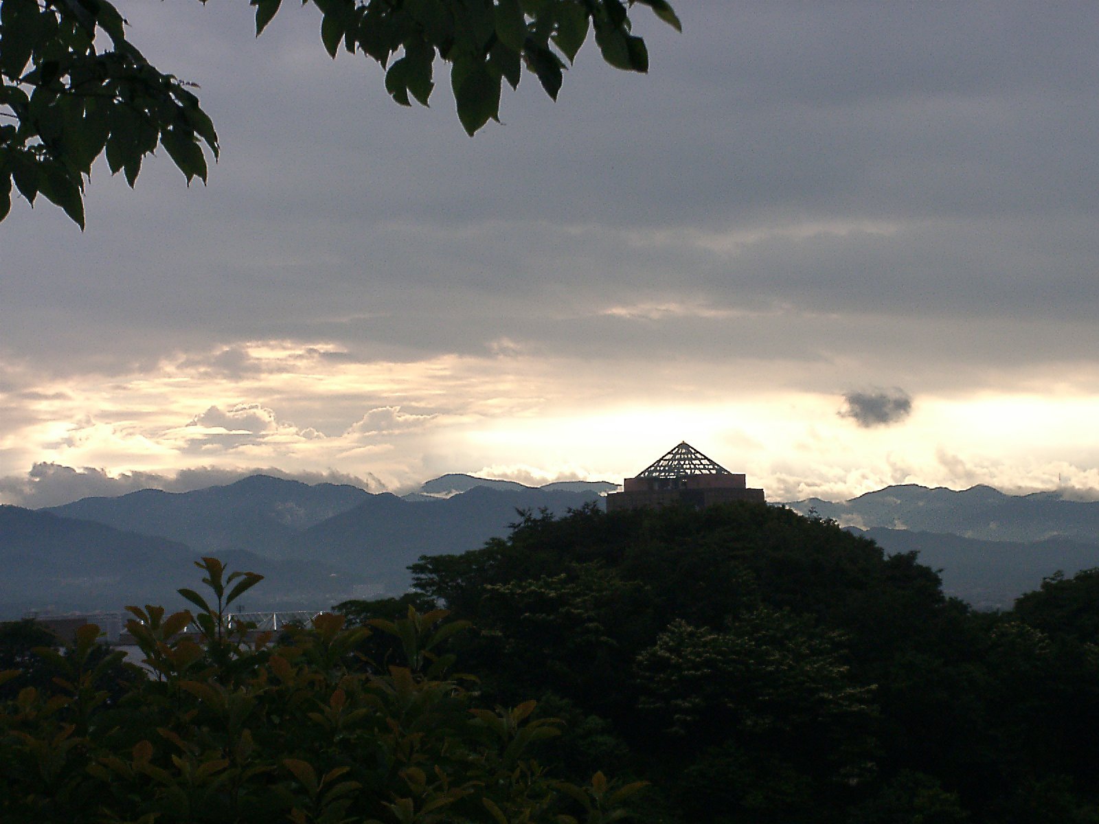 梅雨どきの夕暮れ-１