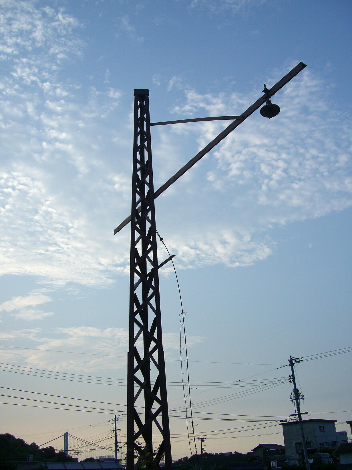 旧下津井電鉄の架線鉄塔