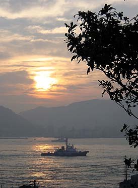 海峡の夜明け