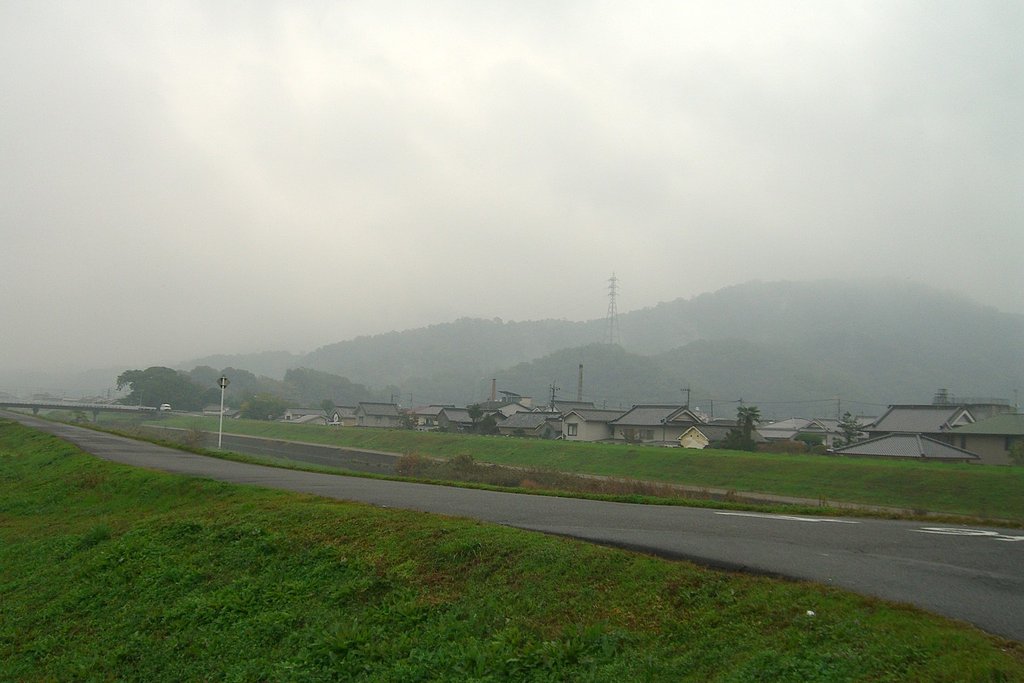 小雨煙る朝