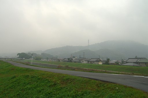 小雨煙る朝