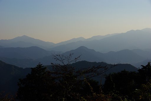 晩秋の山並み