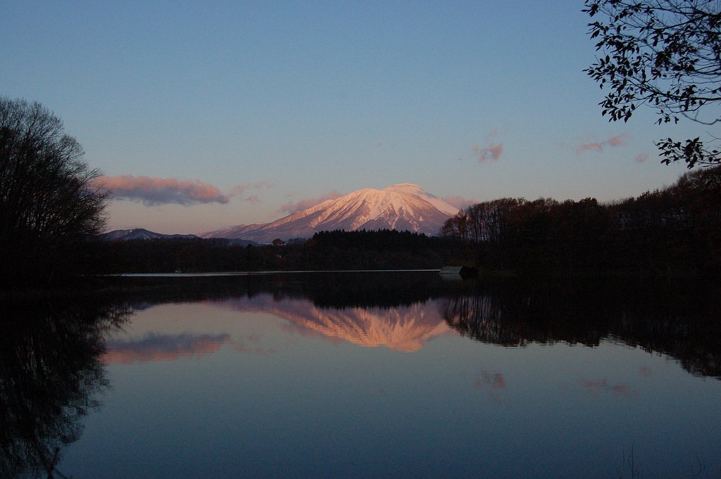 早朝の岩手山
