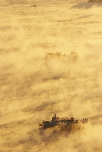 海霧の中を行く