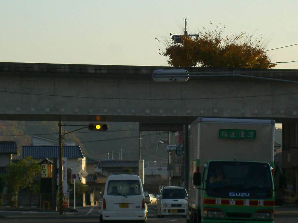 日は西に