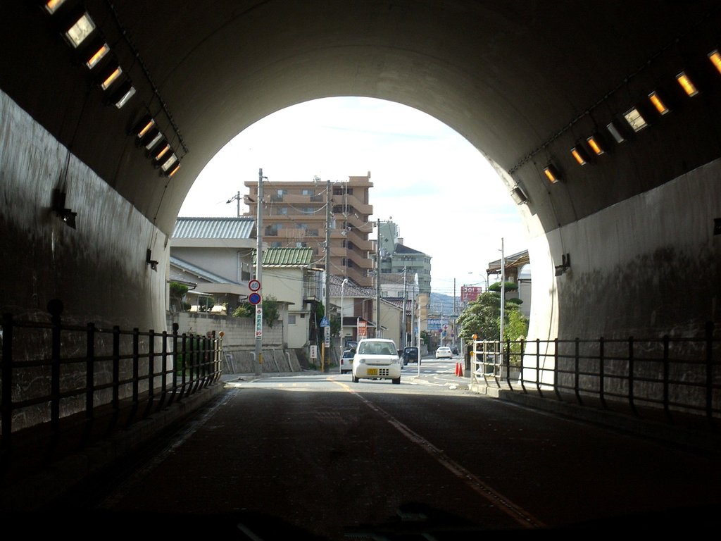 トンネルを抜けても
