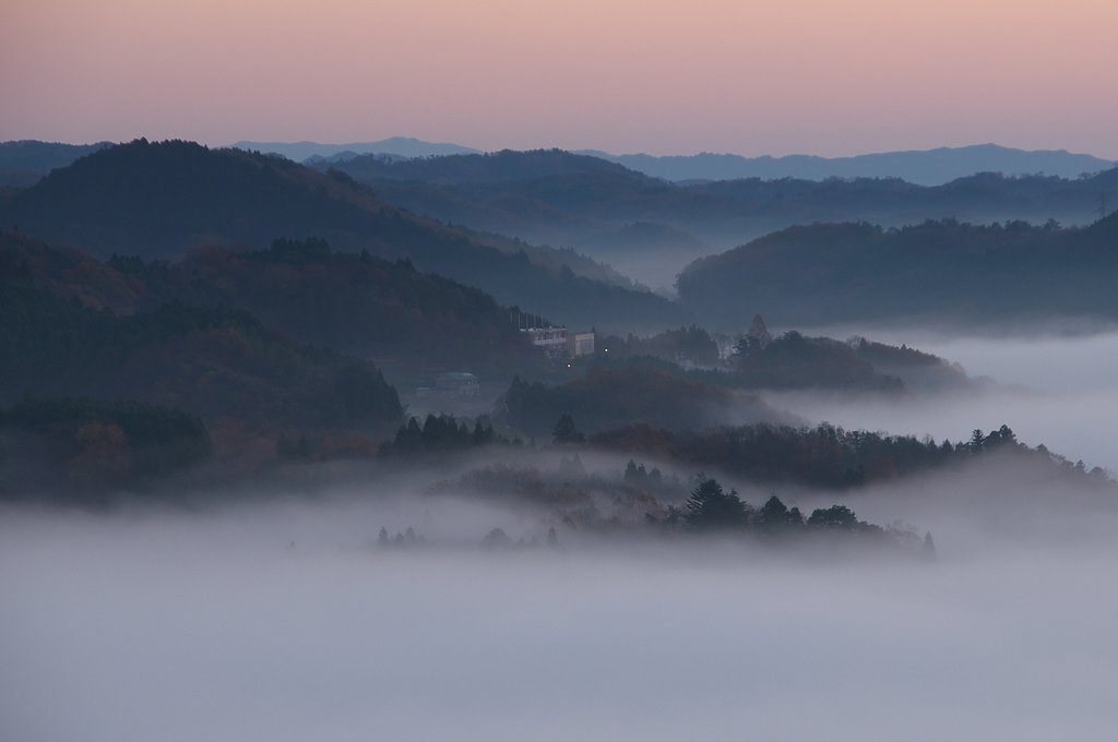 白なびく山里