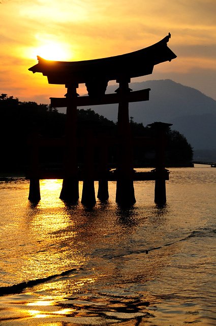 宮島・大鳥居夕照