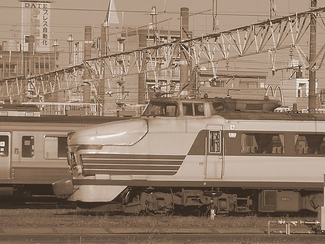 ボンネットタイプの特急型車両