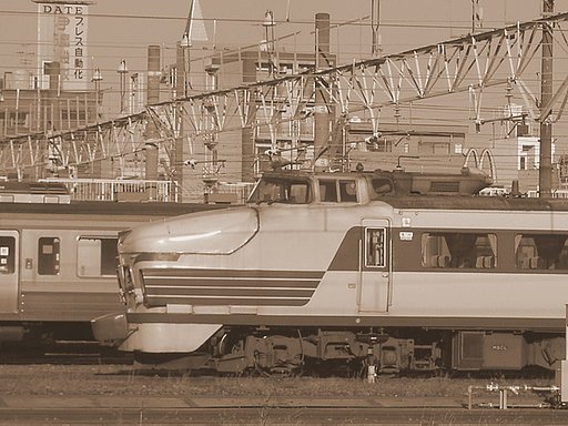 ボンネットタイプの特急型車両