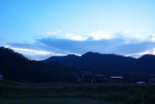 良く晴れた冬の夕空