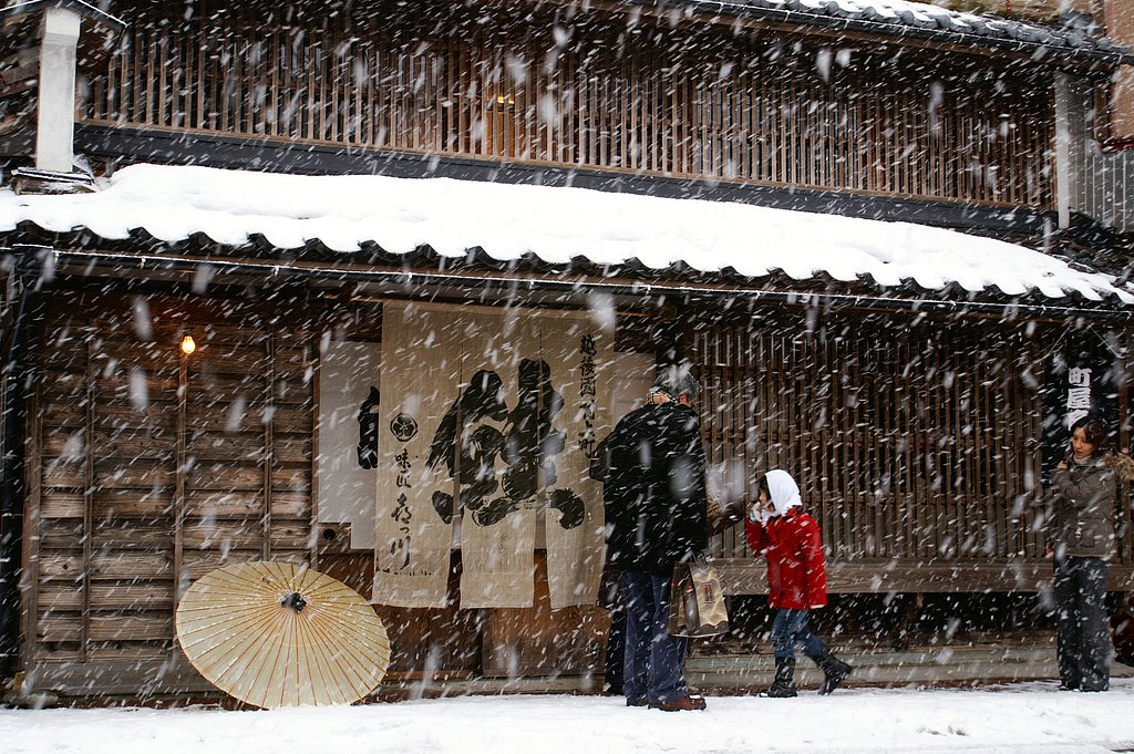 雪の城下町