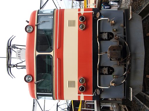 E854