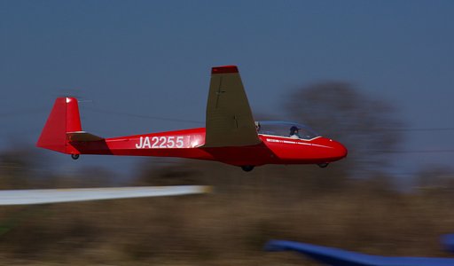 真っ赤なグライダー