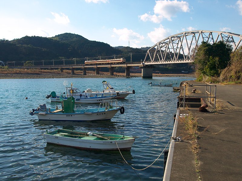 耳川を渡る