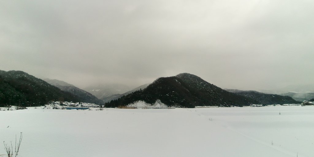 夕方又雪がちらついてる東方面