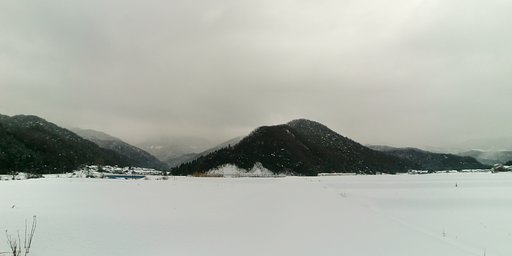 夕方又雪がちらついてる東方面