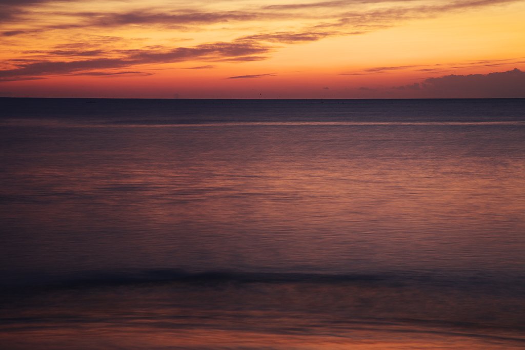 夜明けの海
