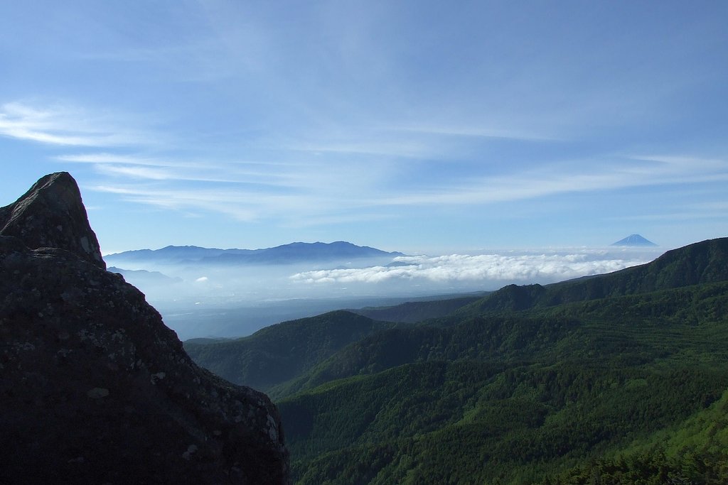 八ヶ岳より富士山を望む