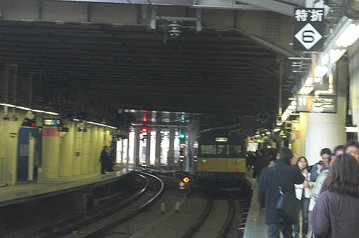 新宿駅　１両の電車