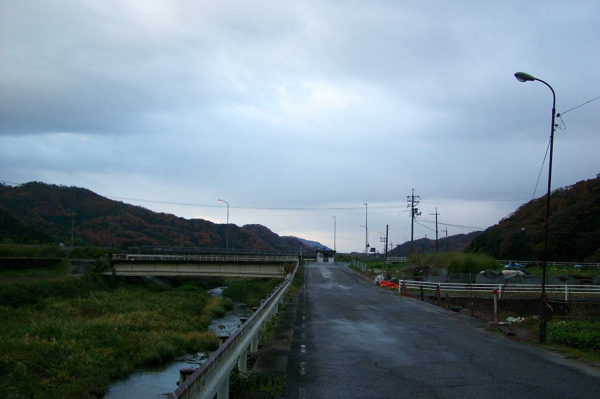 山陰の冬の朝空