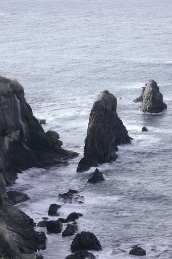 海に帰る（屏風岩の滝）
