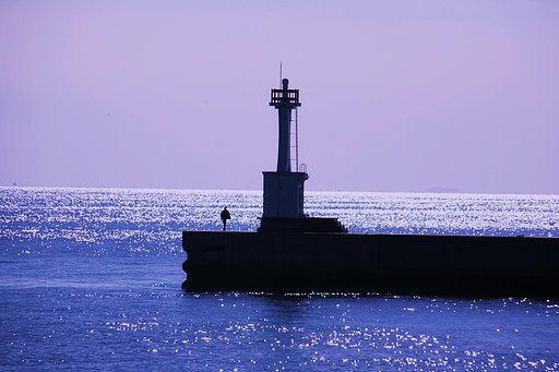 自宅のすぐ前の海の風景