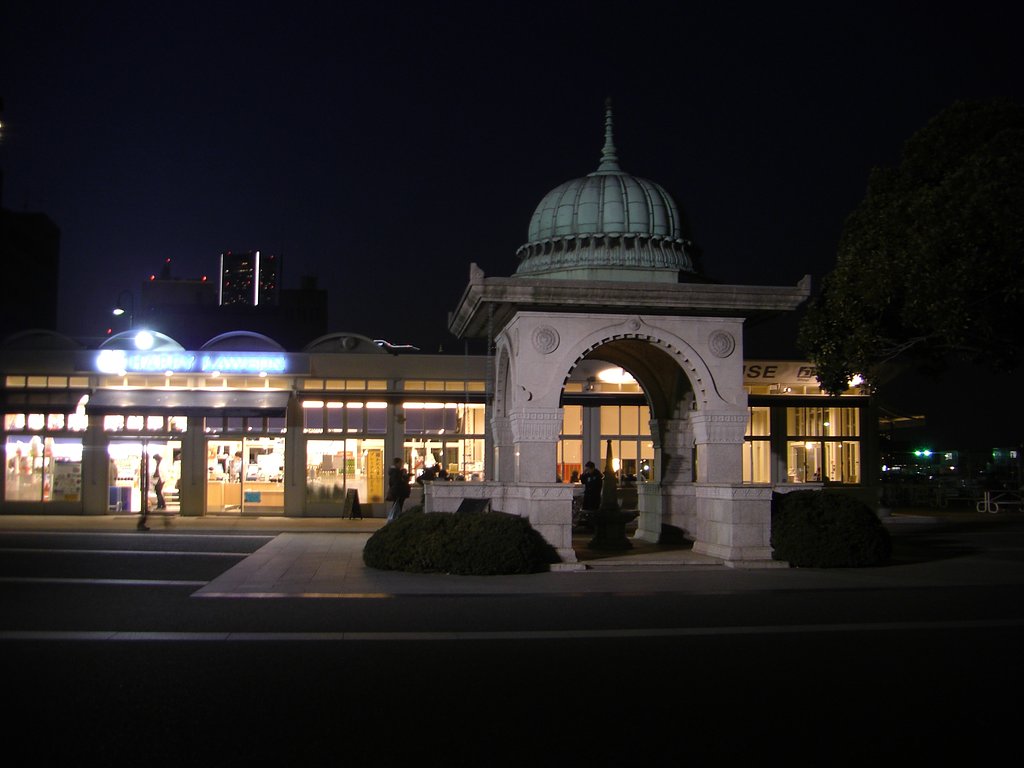 夜景にチャレンジ　山下公園のインドの水塔
