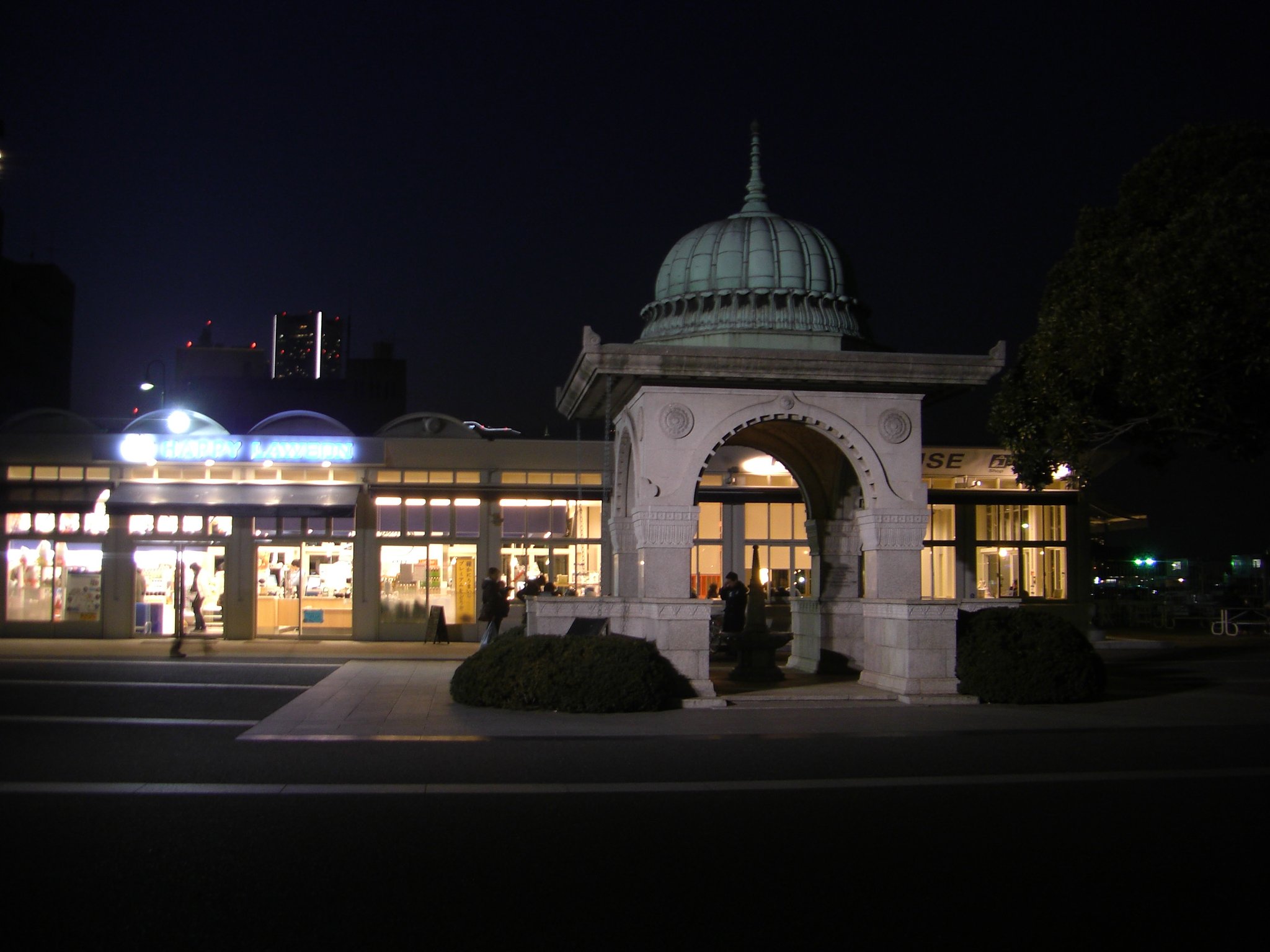 夜景にチャレンジ　山下公園のインドの水塔
