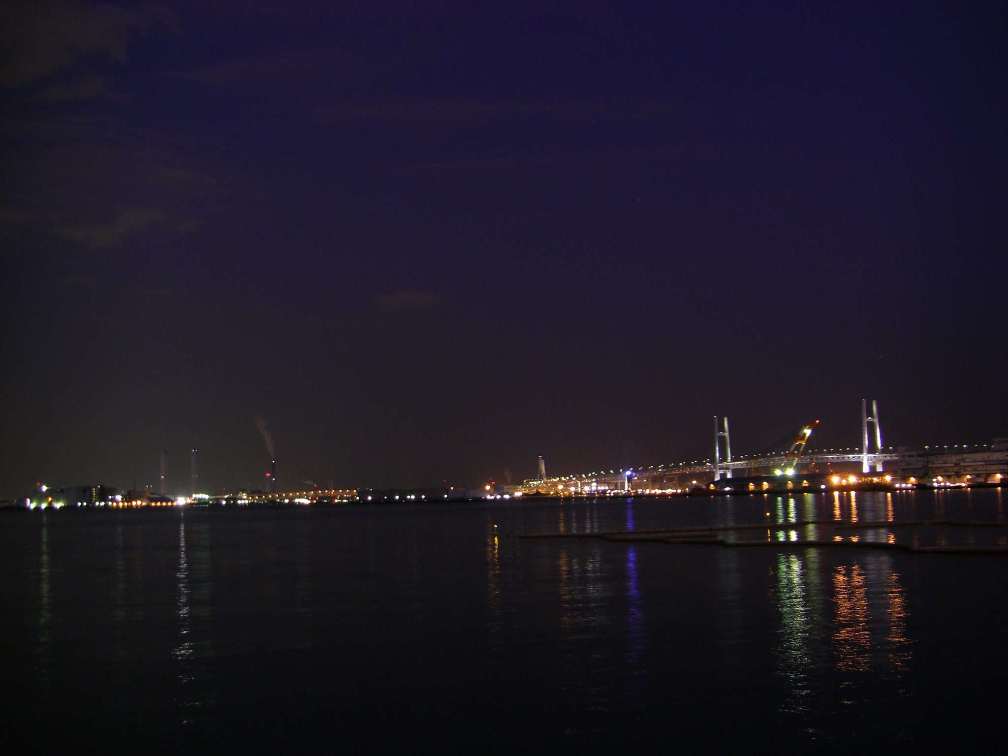 夜景にチャレンジ　山下公園からの海方向