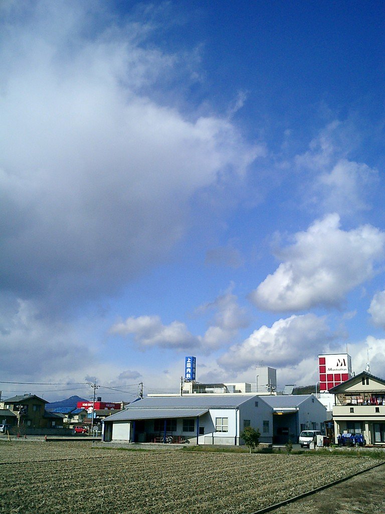 雪雲かな