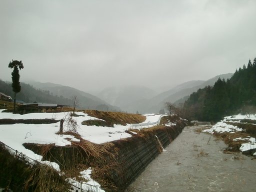 県境方面の山は大雨