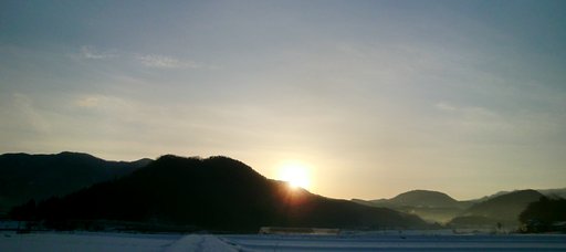 薄雲の朝日の出、顔を出す直前