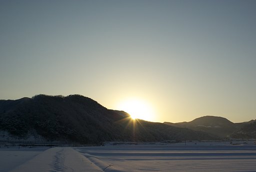 雲ひとつ無いー1度の今朝の日の出