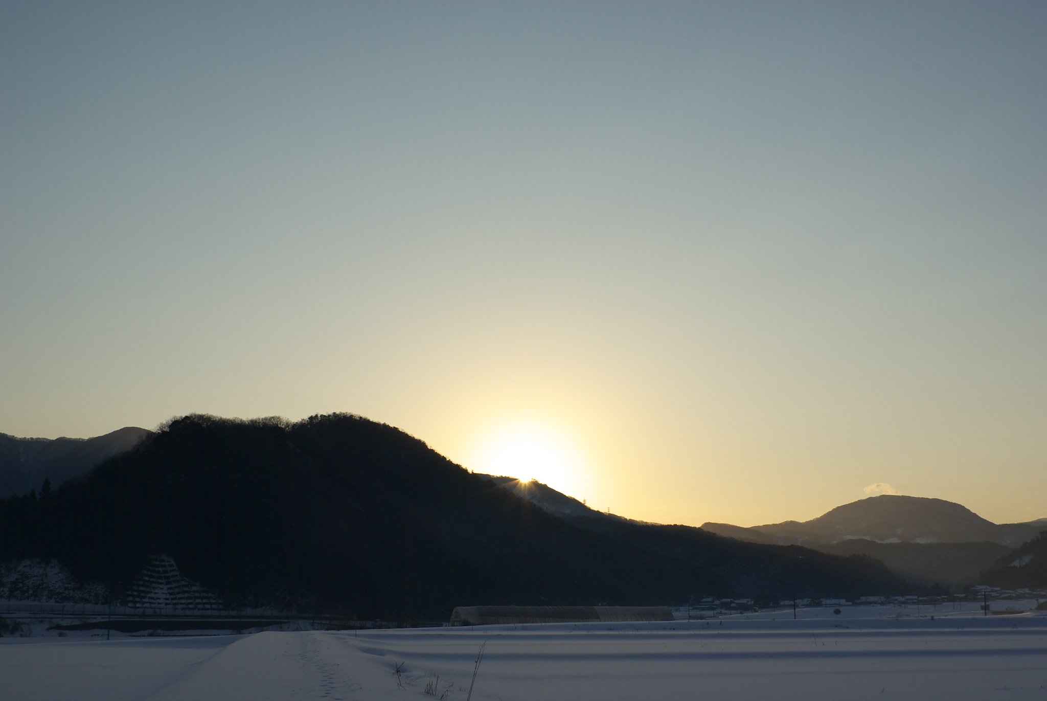 快晴の素晴らしい日の出！
