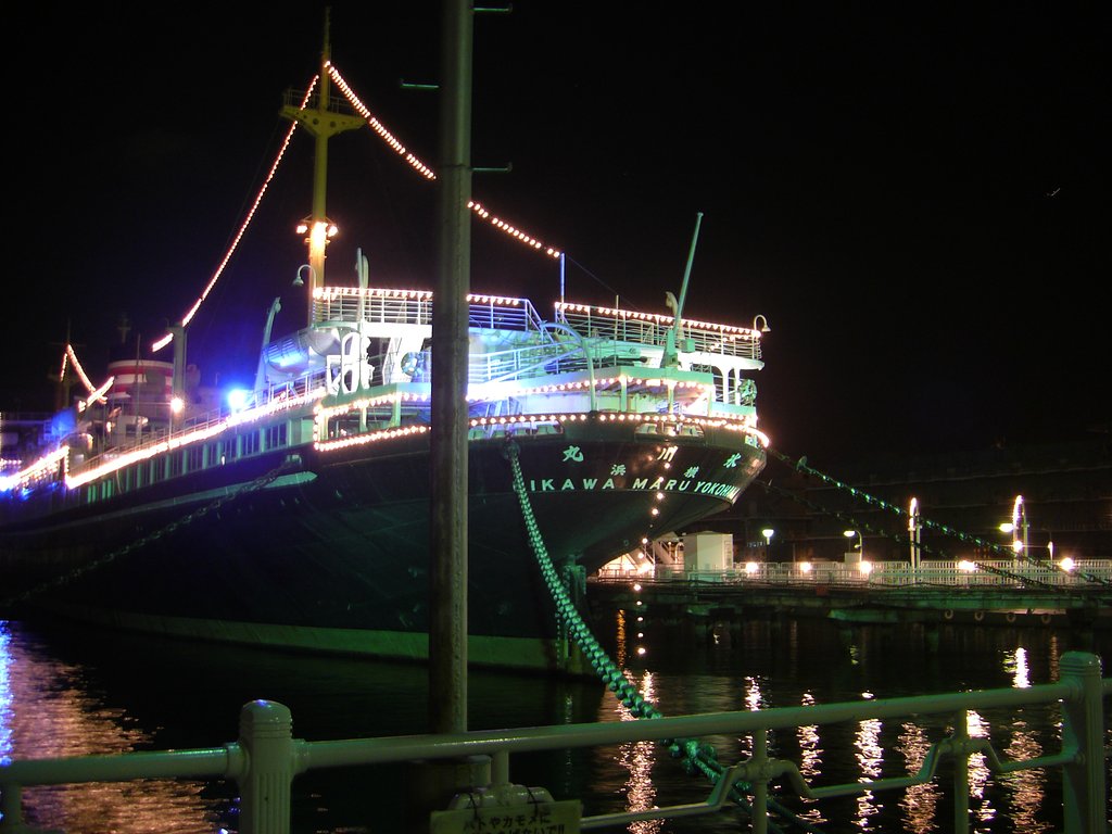 夜景にチャレンジ　山下公園の氷川丸