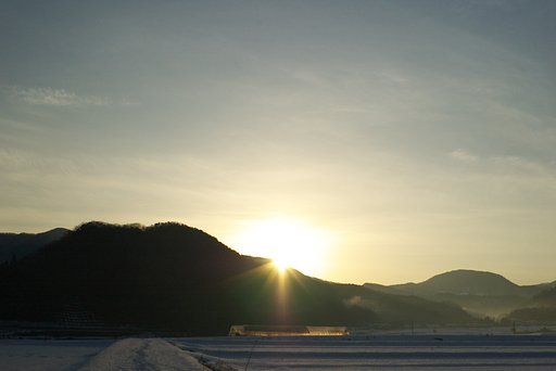 薄雲の中の日の出