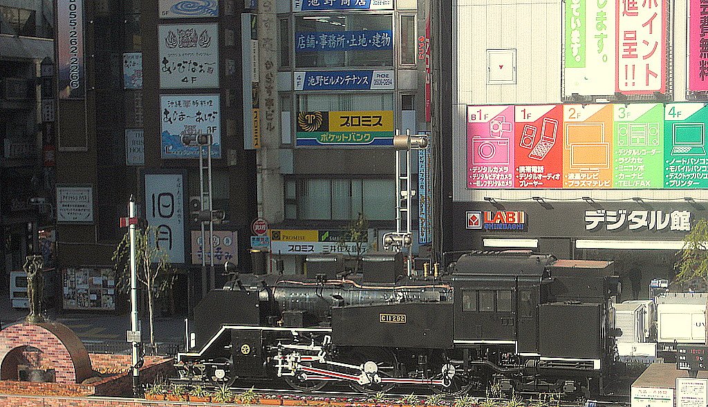 JR新橋駅SLのある風景
