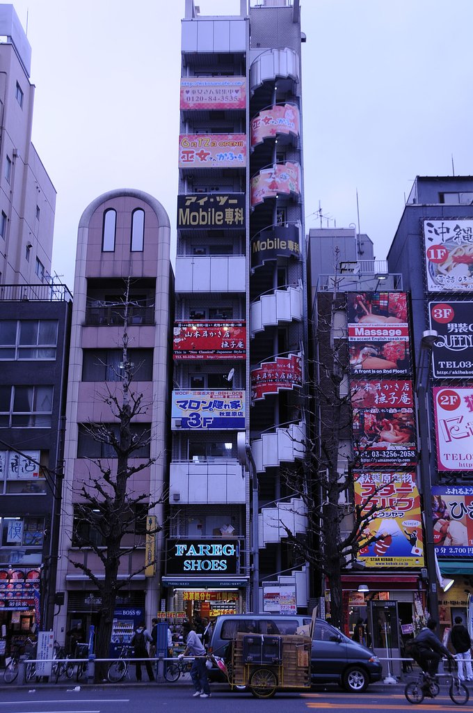 ア キ バ ２