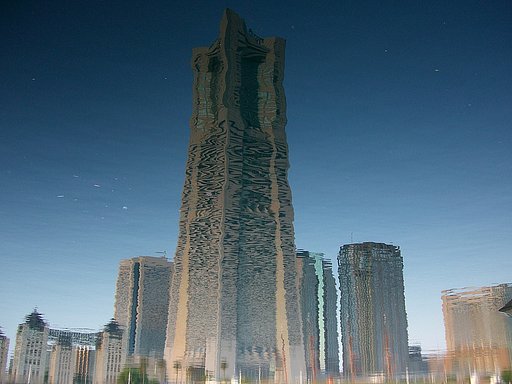 海面に映るランドマークタワー