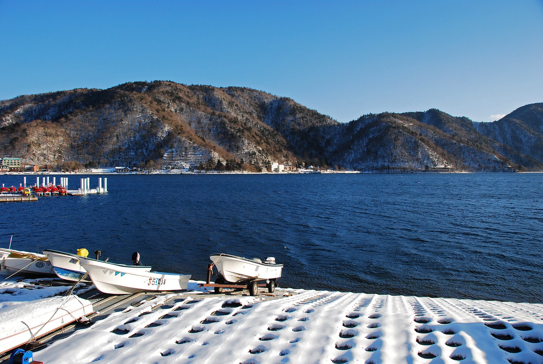 日光・中禅寺湖の雪景色