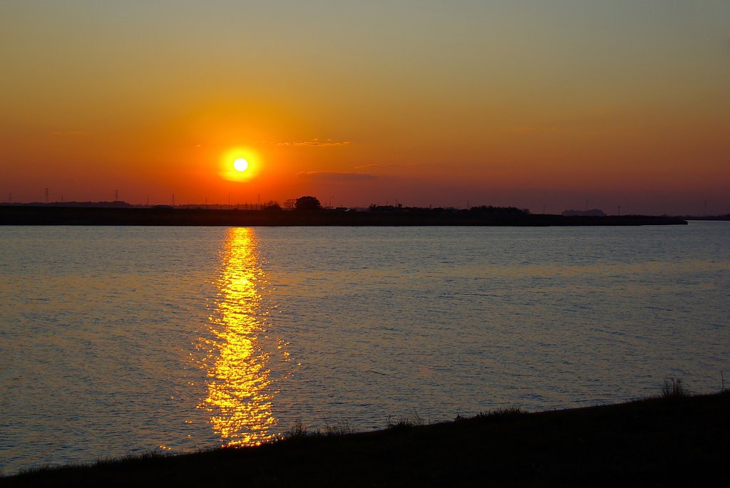 利根川べりの夕日