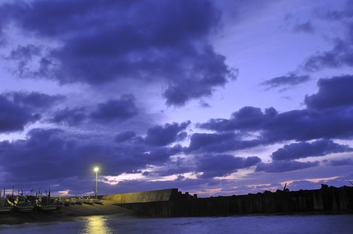 漁港の夕暮れ