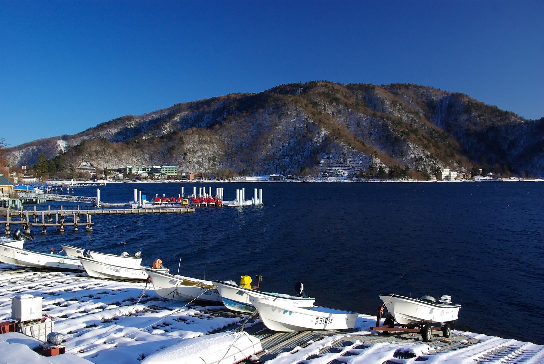 日光・中禅寺湖の冬景色