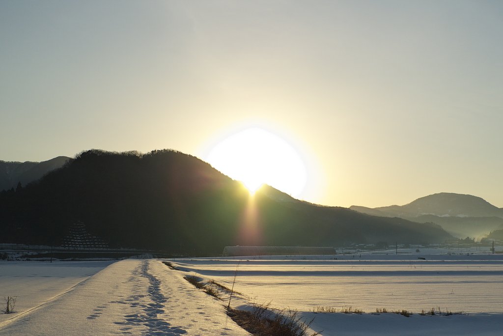 快晴の雲ひとつ無い日の出