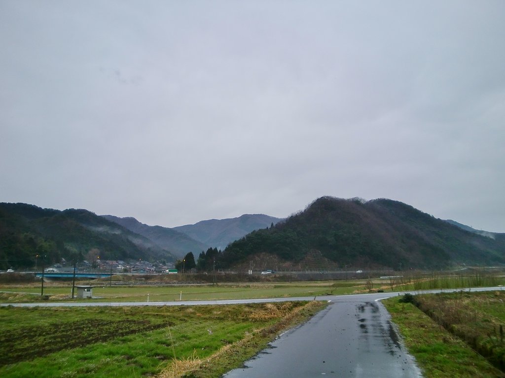 東の空は雨降り