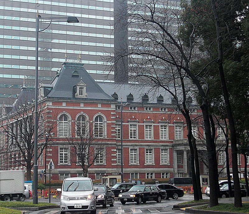 旧法務省　ドーマー窓