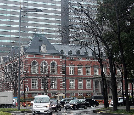 旧法務省　ドーマー窓