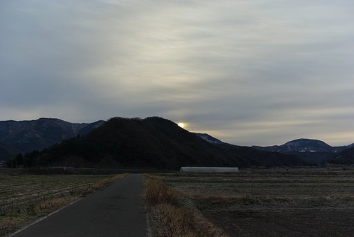 スジ雲の朝日の出