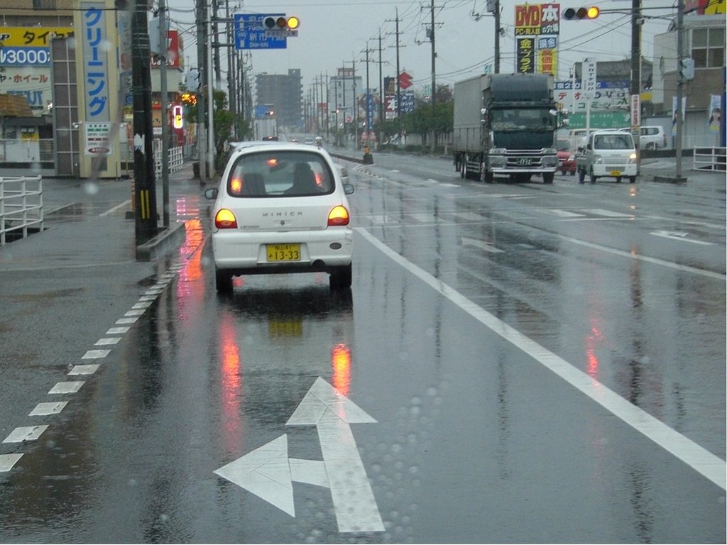 雨の国道